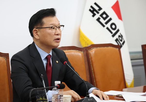 ▲ 이양수 국민의힘 대선후보 경선 선거관리위원회 부위원장이 10일 오전 서울 여의도 국회에서 선관위 회의 결과를 발표하고 있다. /뉴시스