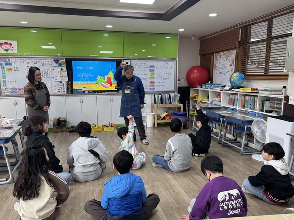 ▲ 승지초에서 열린 '경기도 꿈자람 치유텃밭' 수업 운영 모습.