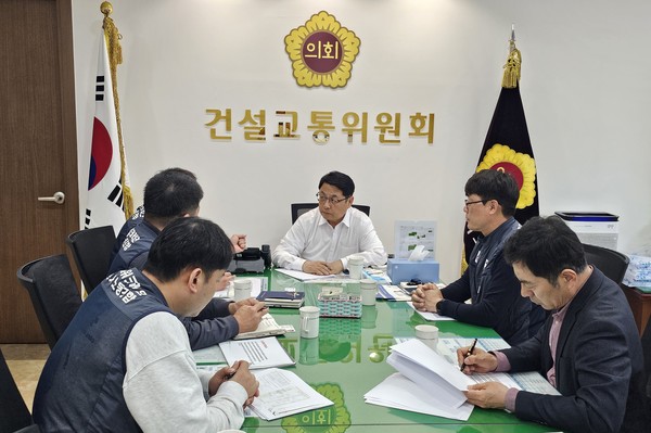▲ 김대중 위원장이 한국타워크레인조종사노동조합 인천경기서부지역본부 임원진과 간담회를 진행하고 있다.