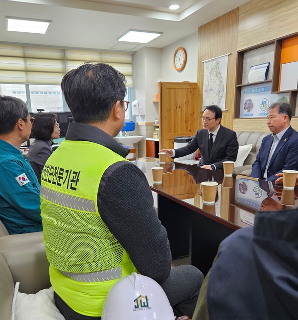 ▲ 임태희 교육감 광명시 빛가온초등학교 방문 모습.