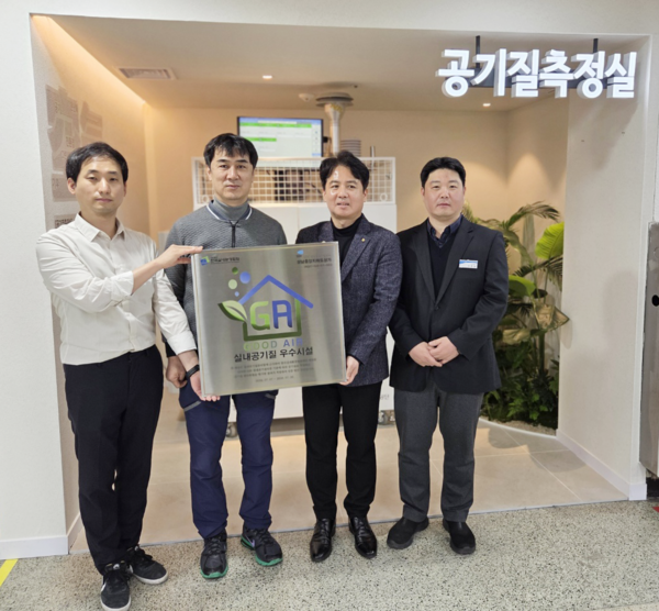 ▲ 상가관리처는 성남중앙지하도상가의 실내 공기질 개선을 위해 ‘친환경 공기질 측정실’을 구축했다.
