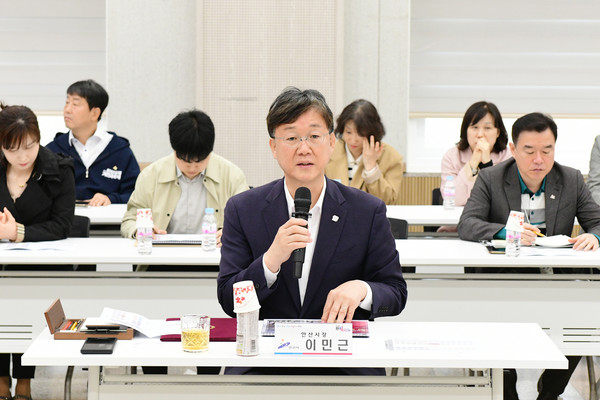 ▲ 이민근 안산시장이 '안산선 지하화 및 상부 개발 추진 전략 최종 보고회'에서 발언하고 있다.