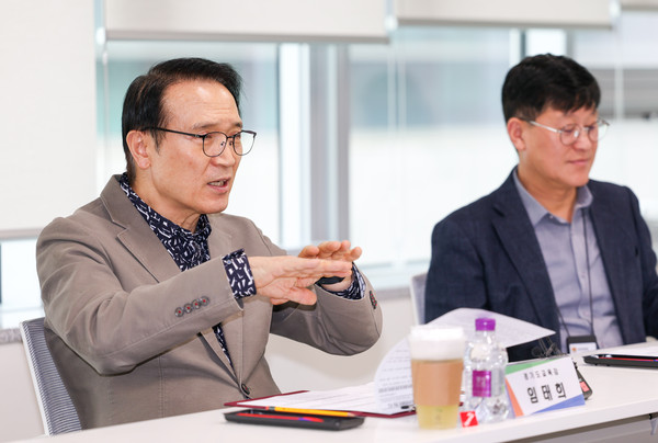 ▲ 교육공무직원 노조 만난 임태희 교육감.