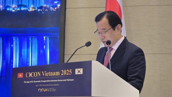 ▲ 이현재 하남시장이 ‘CICON Vietnam 2025’ 오전 세션에 참석해 ‘스마트 그린 시티 하남’을 주제로 발표하고 있는 모습.