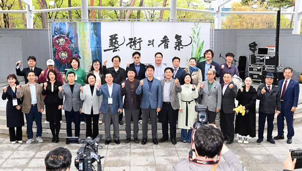 ▲ 부평구, 제9회 부평예술제 ‘예술의 향기’ 개최 기념사진.