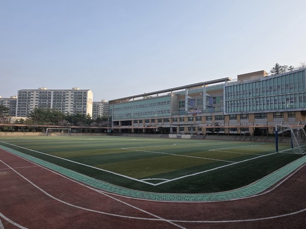 ▲ 보라고등학교 운동장.