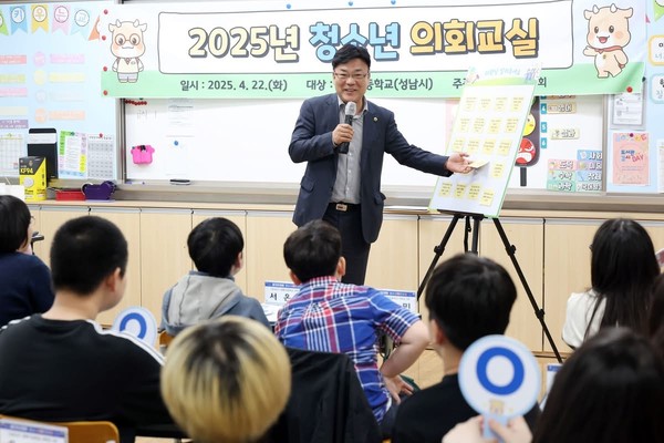 ▲ 최만식 의원 청소년 의회교실 현장 방문 모습.