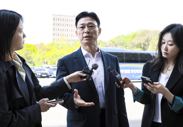 ▲ 임성근 전 해병대 1사단장이  해병대 채 상병 순직 사건에 대한 외압 의혹 수사관련 포렌식 참관을 위해 23일 경기 과천시 고위공직자범죄수사처(공수처)로 출석하기에 앞서 취재진 앞에서 입장을 밝히고 있다. /뉴시스