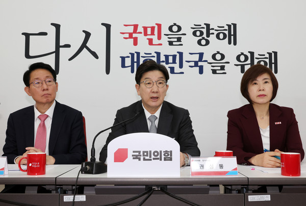 ▲ 공약 발표하는 권성동 원내대표. /뉴시스