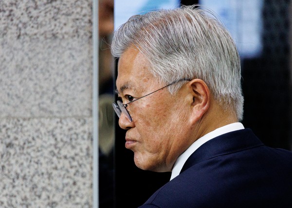 ▲ 문재인 전 대통령 내외, 우원식 국회의장과 참석자들이 지난 25일 오후 서울 여의도 국회 도서관에서 열린 4.27 판문점선언 7주년 기념식에 참석하고 있다. /뉴시스