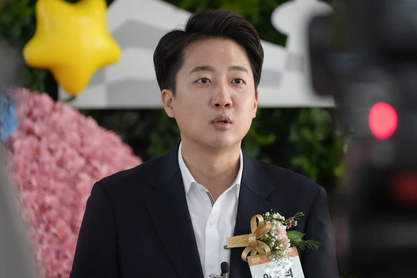 ▲ 취재진 질문에 답하는 이준석 후보. /뉴시스