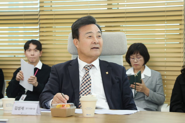▲ 자치분권 지방정부협의회에 참석한 김성제 의왕시장.