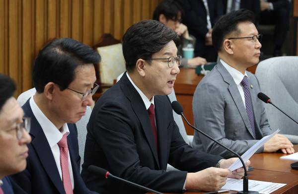 ▲ 발언하는 권성동 원내대표. /뉴시스