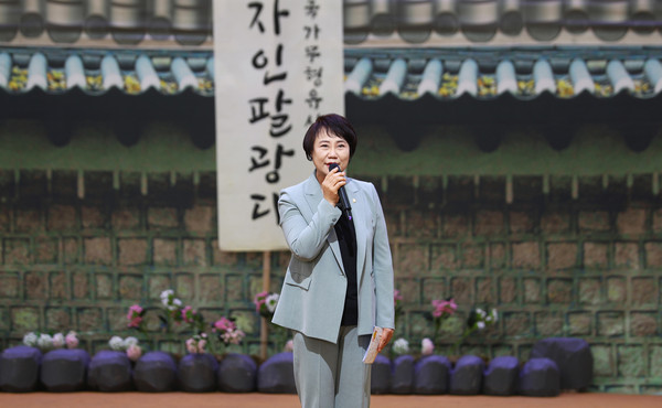 ▲ 이혜숙 의장이 '2025 송파 탈춤 페스티벌'에서 축사를 하고 있다.