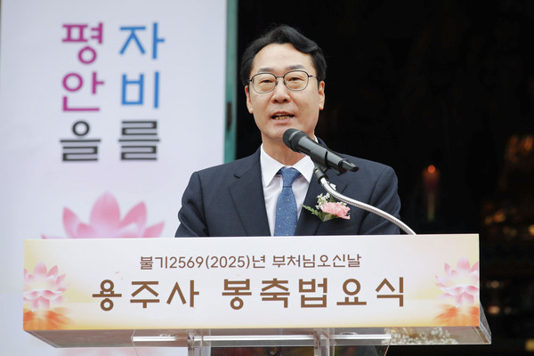 ▲ 정명근 화성특례시장이 용주사 봉축법요식에 참석해 축사를 하고 있다.