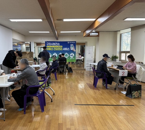 ▲ 구리시보건소 어르신 건강관리 서비스 실시 모습.