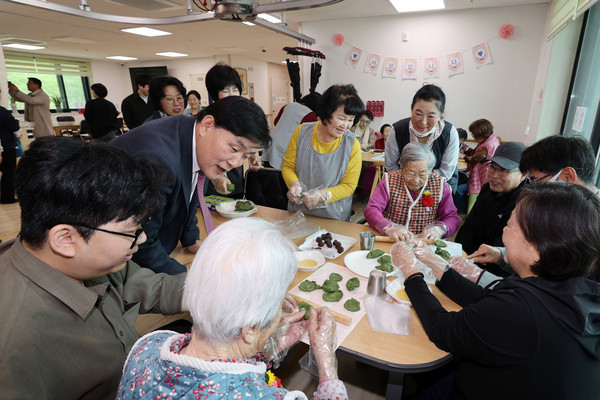 ▲ 제53회 어버이날 맞아 면·리별 기념행사 진행 모습.