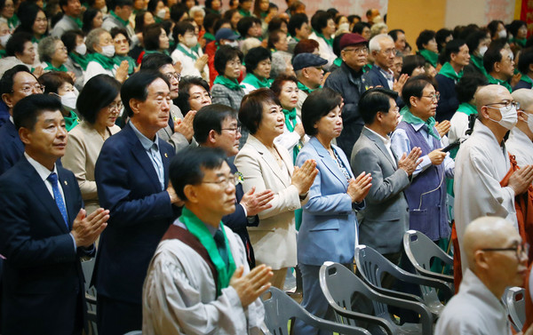 ▲ 송파구의회 의원들 '불기 2569년도 부처님 오신 날 봉축법요식' 참석 모습.
