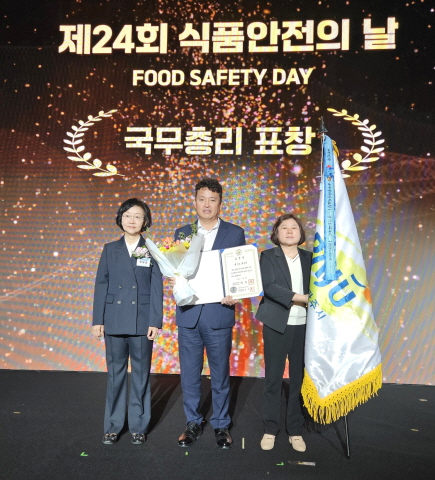 ▲ 파주시 2025년 음식문화개선사업 국무총리 표창 수상 모습.