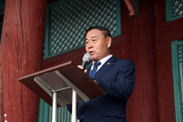 ▲ 이재식 의장이 춘기 석전대제 봉행에 참석해 축사를 하고 있다.