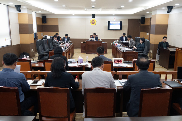 ▲ 인천시의회 계산종합의료단지 소위원회 제4차 회의 개최 모습.