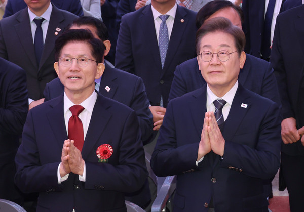 ▲ 이재명 더불어민주당 대선 후보와 김문수 국민의힘 대선 후보. /뉴시스