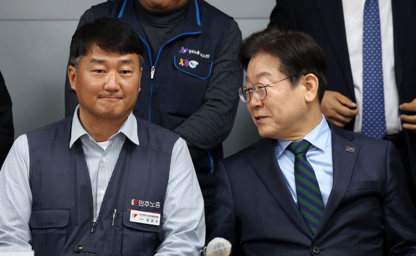 ▲ 대화하는 이재명 민주당 대표와 양경수 민주노총 위원장. /뉴시스