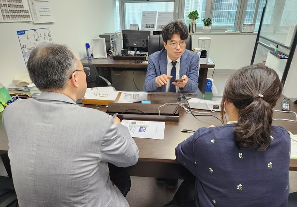 ▲ 박상현 의원이 경기도 보건건강국 의료자원과 의료관리팀과 간담회를 진행하고 있다.