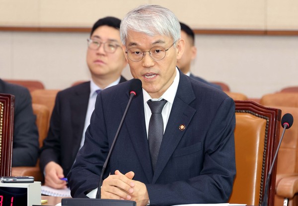 ▲ 천대엽 법원행정처장이 14일 오전 서울 여의도 국회 법제사법위원회에서 열린 조희대 대법원장 등 사법부의 대선개입 의혹 진상규명 청문회에서 의원의 질의에 답변하고 있다. /뉴시스