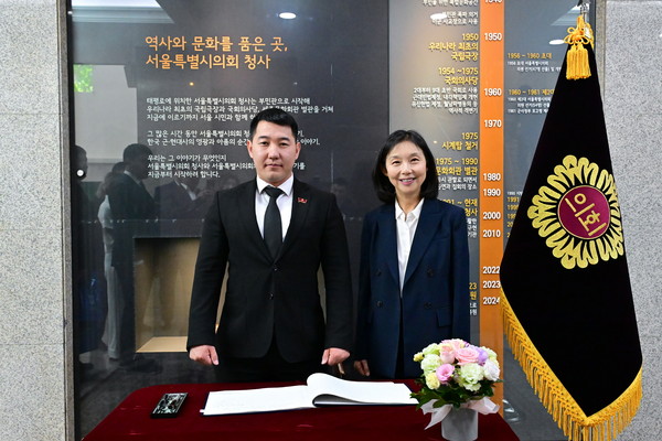 ▲ 최호정 의장(오른쪽)과 벡잔 우세날리예프 의장(왼쪽).