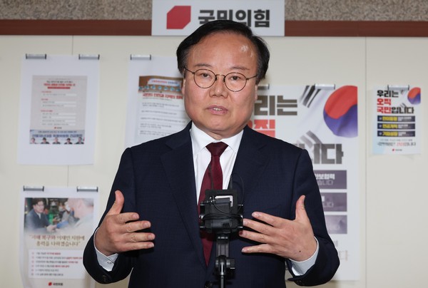 ▲ 답변하는 김재원 비서실장. /뉴시스