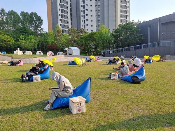 ▲ 야외도서관 운영 모습.