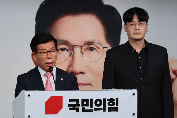 ▲ 발언하는 장영하 진실대응전략단장. /뉴시스