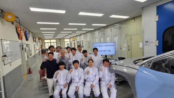 ▲ 경기도기술학교 교육생 자동차 도장 실습 교육 진행 모습.