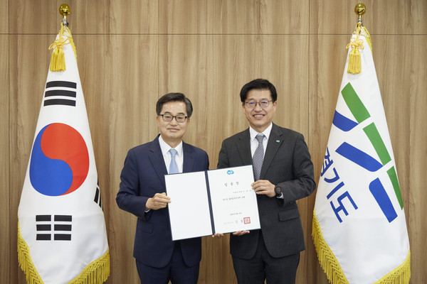 ▲ 김동연 경기도지사(왼쪽)와 김대순 행정2부지사(오른쪽).