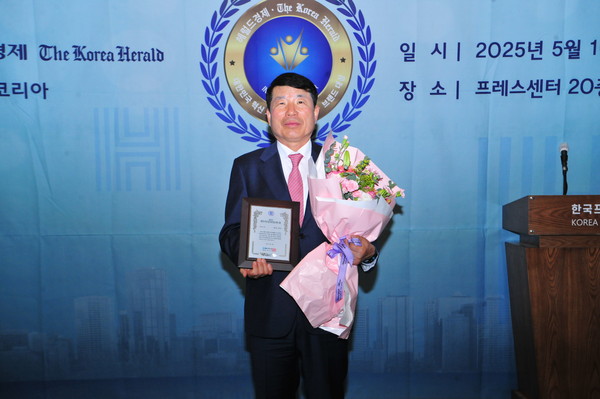 ▲ 구리시 '2025 대한민국 혁신 기관 대상' 기초단체 부문 대상 수상 모습.