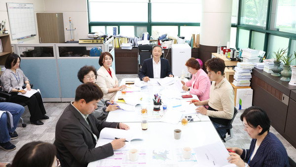 ▲ 안산시의회 기획행정위원회와 안산시 집행부 간담회 개최 모습.