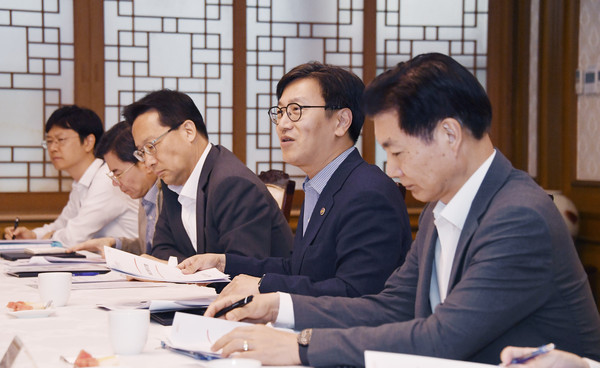 ▲ 김범석 기획재정부 장관 직무대행 1차관, 제16차 부동산 시장 및 공급상황 점검 전담반 회의. /뉴시스