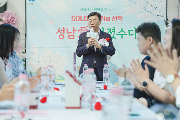 ▲ '성남愛 빠졌수다' 행사에 방문한 신상진 성남시장.