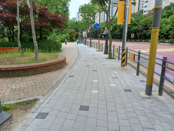 ▲ 용인특례시 수지구 내 주요 도로 보행 환경 개선 관련 사진.
