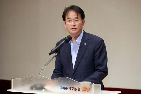 ▲ 노인장기요양기관 종사자 교육에서 인사말 중인 이동환 고양특례시장.