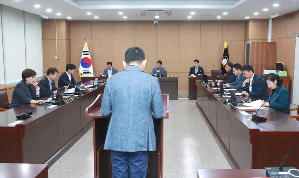 ▲ 이천시의회 제253회 임시회 폐회 중 제1차 의회운영위원회 개최 모습.