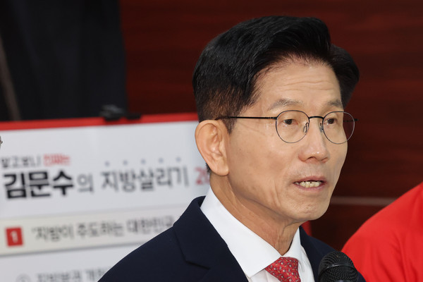 ▲ 지방살리기 공약 발표하는 김문수 대선후보. /뉴시스