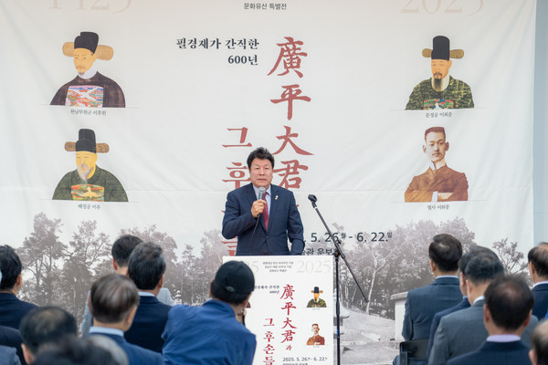 ▲ 지난 26일 문화유산 특별전 개막식에서 강남구의회 이호귀 의장이 축사를 하고 있다.
