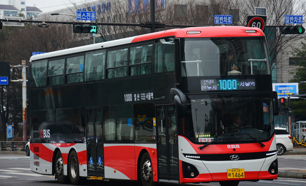 ▲ 1000번 2층 버스.