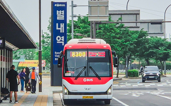 ▲ 8300번 버스.