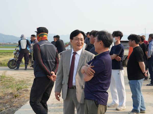 ▲ 시연회에 참석한 박용철 군수.