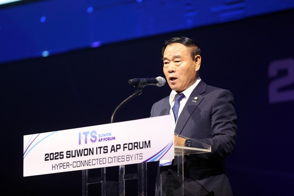 ▲ 이재식 의장이 수원 ITS 아태총회 개막식에서 축사를 하고 있다.