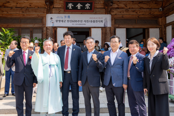 ▲ 행사에 참석한 강남구의회 의원들. (좌측에서 3번째 이호귀 의장, 우측에서 2번째 이동호 운영위원장)