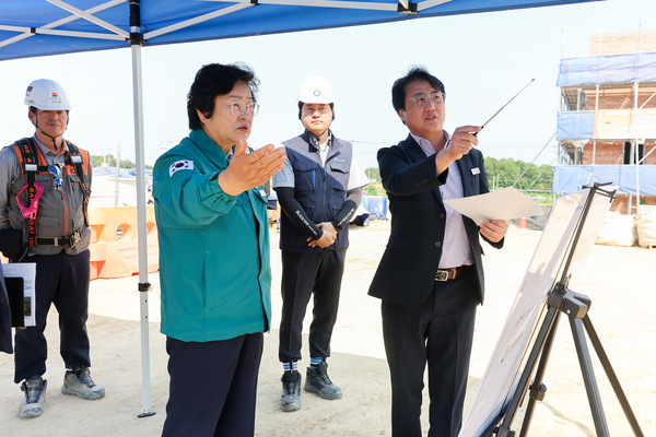 ▲ 김경희 이천시장 민선 8기 핵심 사회간접자본 사업 현장 점검 실시 모습.